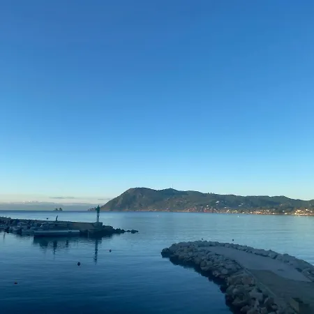 A 80m De La Avec Piscine