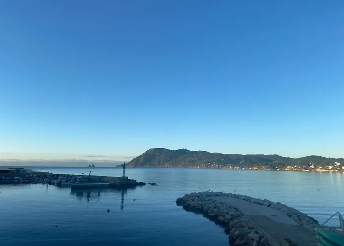 A 80m De La Avec Piscine