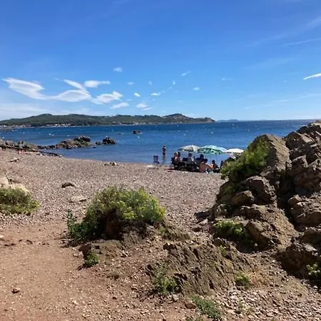 A 80m De La Avec Piscine Villa