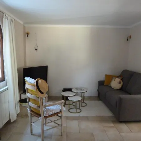 à 80m De La Villa