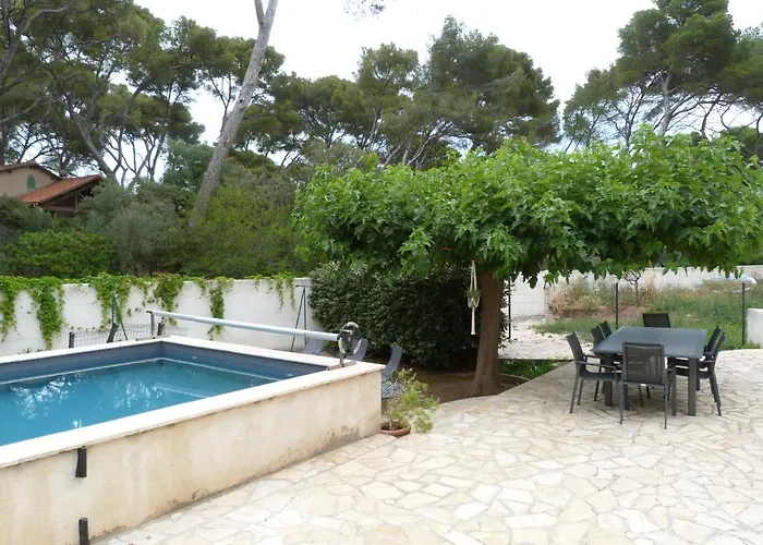 A 80m De La Avec Piscine Villa *